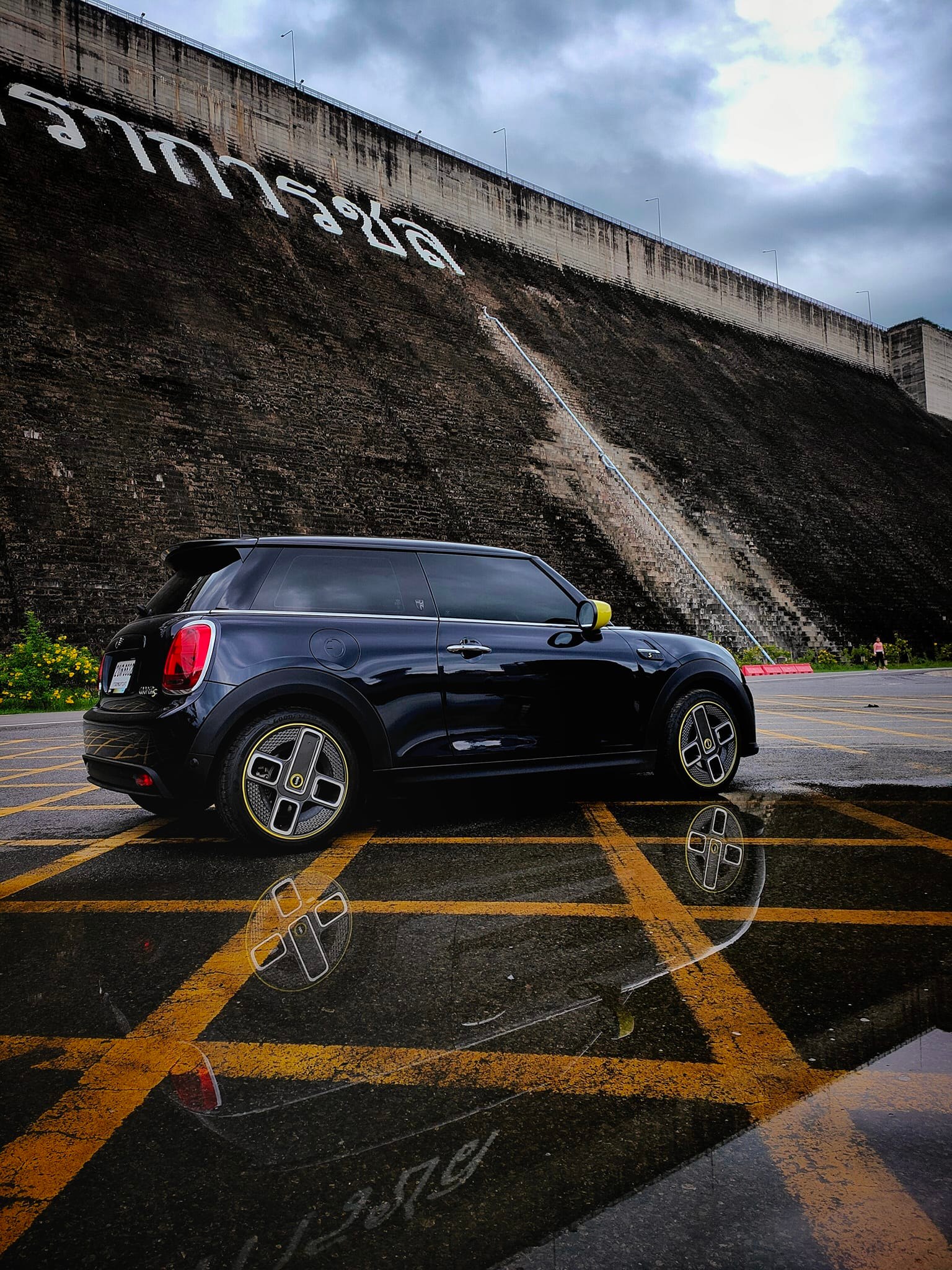 Mini Cooper SE รุ่นแรก น้อนก็วิ่งเกิน 200 โลได้!